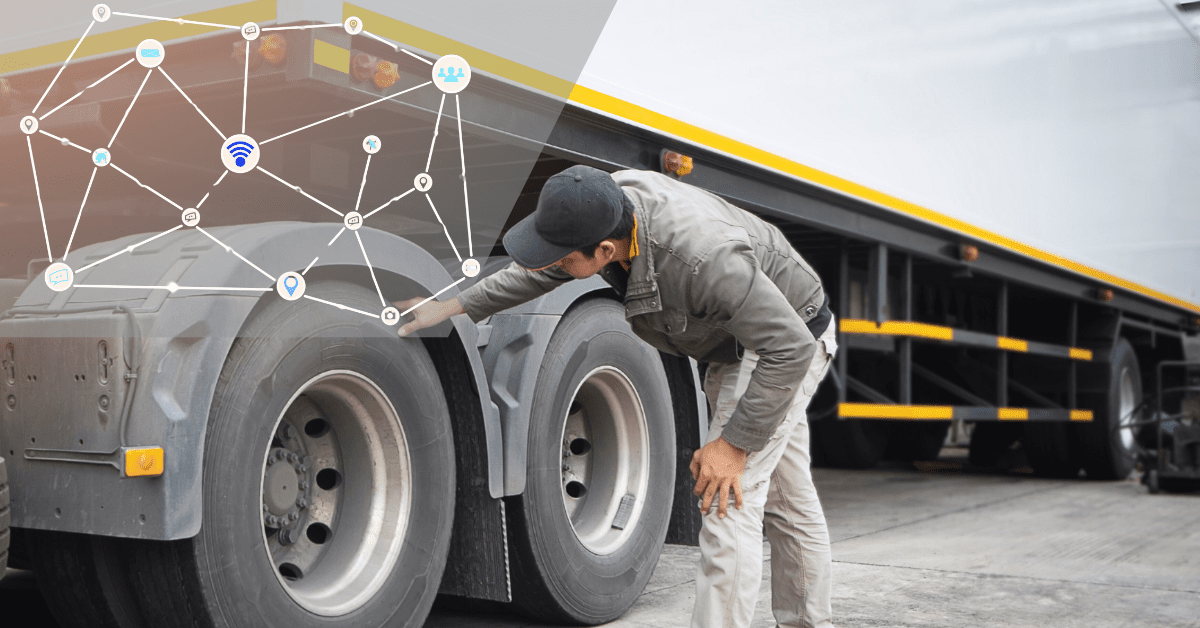 iot-avl-trailer-inspection Un technicien inspecte le pneu d’une remorque avec une superposition d’icônes de réseau IoT et AVL, représentant la technologie connectée en logistique.